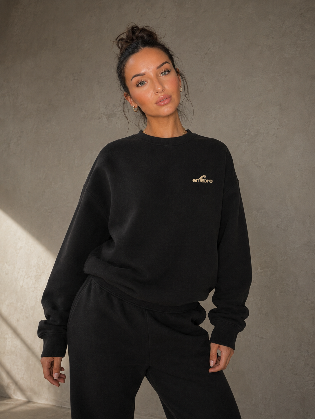 enCore,heavyweightcrewneck,heavyweightsweatshirt,oversizedsweatshirt,premiumsweatshirt,luxurystreetwear,minimalstreetwear,essentialsstyle,activewear,athleisure,fitnessapparel,gymsweatshirt,unisexsweatshirt,400gsm,heavyweightfleece,winteressentials,gymlifestyle